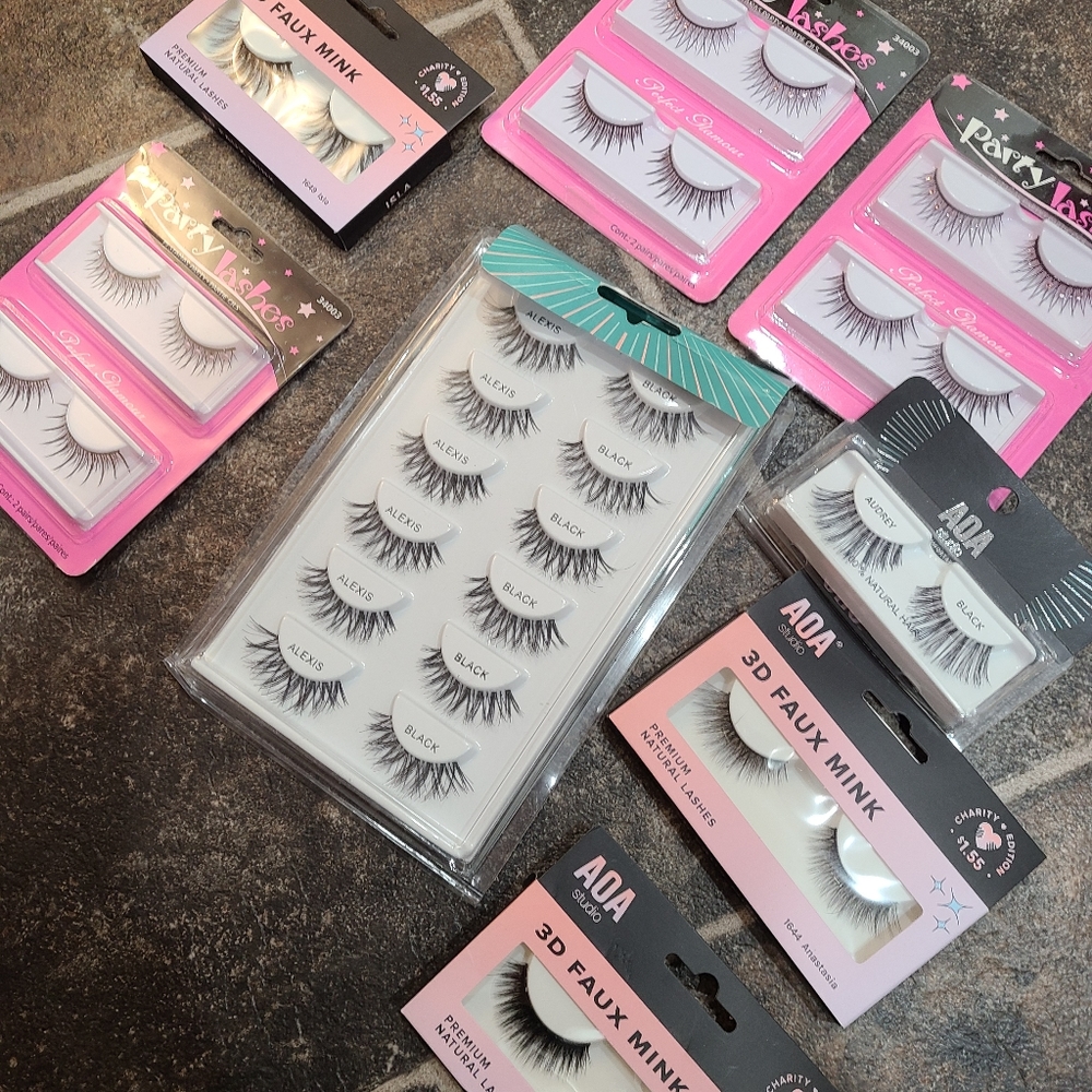 Assorted eye lashes